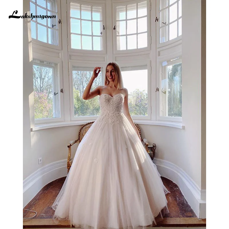 

Прекрасное бальное платье, свадебные платья 2022, платье невесты, без рукавов, со шлейфом с открытой спиной, сердечком, Тюлевая Кружевная аппл...