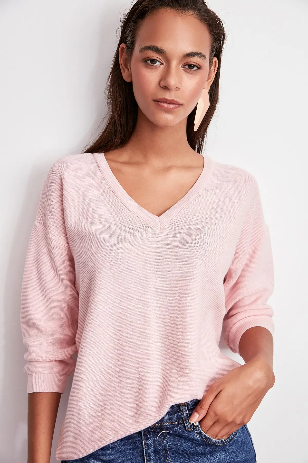 Trendyol Pink V-Neck Knitwear Sweater TWOAW20ZA0068 |
