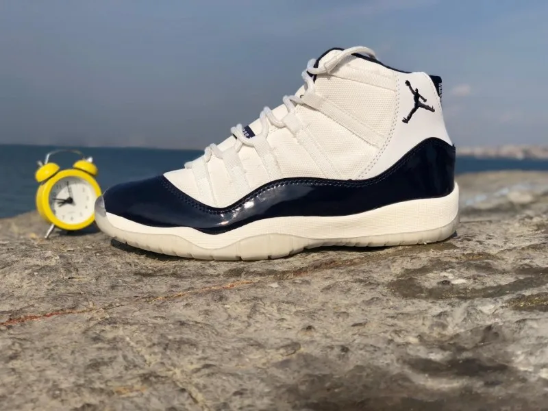 Jordan 11 ретро белый и синий