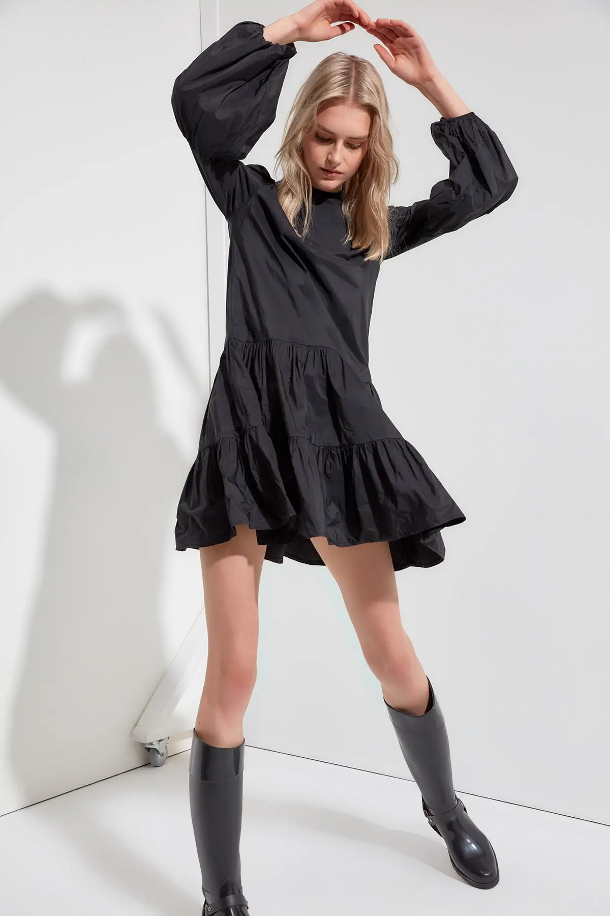 Платье из Тафты с широким вырезом| |