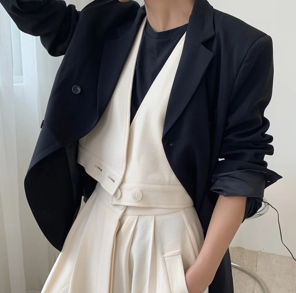 

Весенний женский оливковый и молочный жилет из комплекта loveMODA