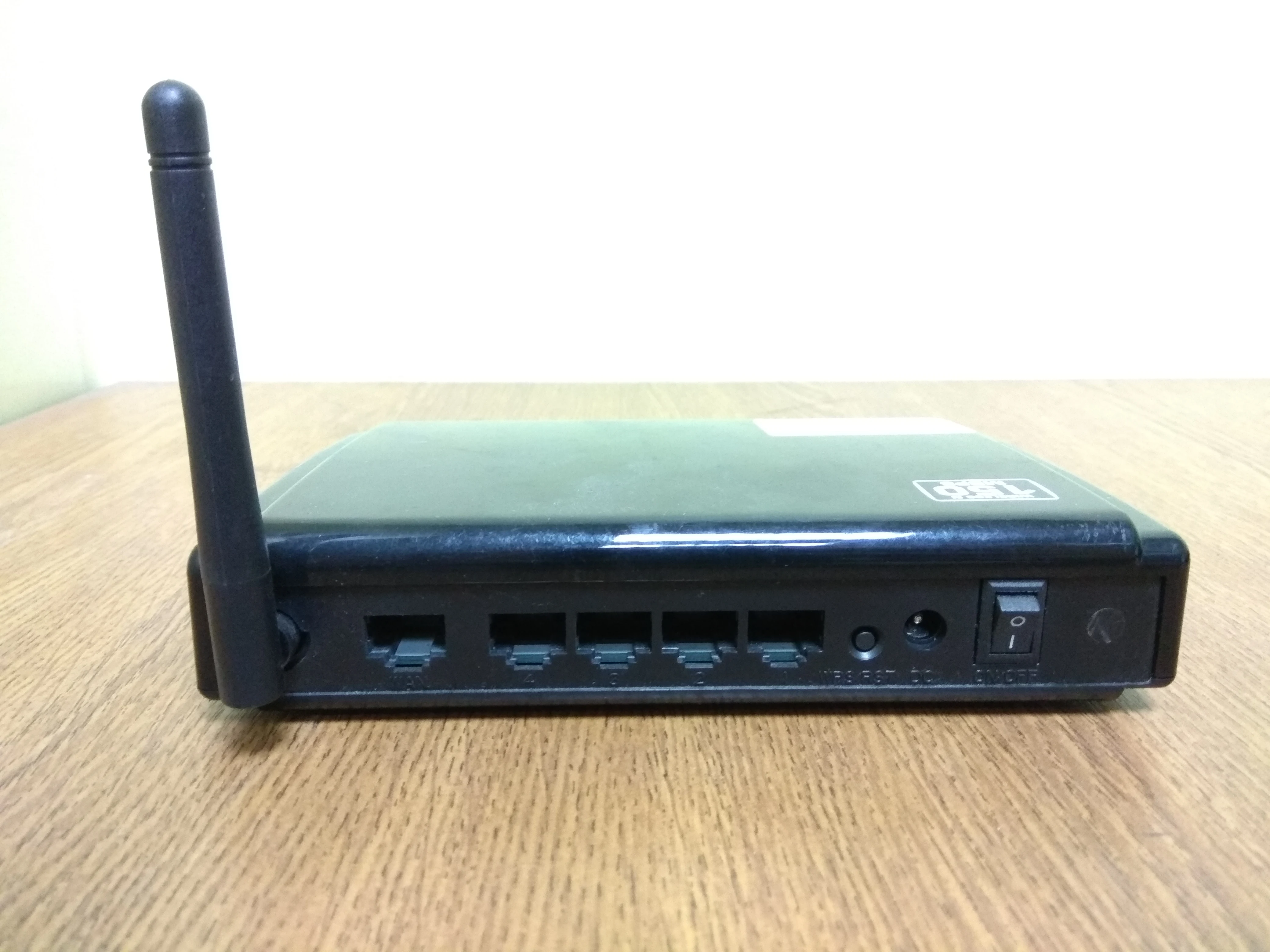 Маршрутизатор UPVEL UR-315BN (4UTP 10 / 100Mbps 1WAN 802.11b g n 150Mbps БУ |
