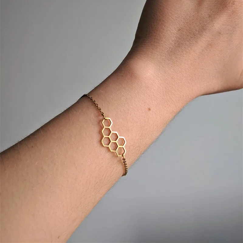 Геометрический браслет в виде сот цвета: золотистый серебристый Цвет улей мед