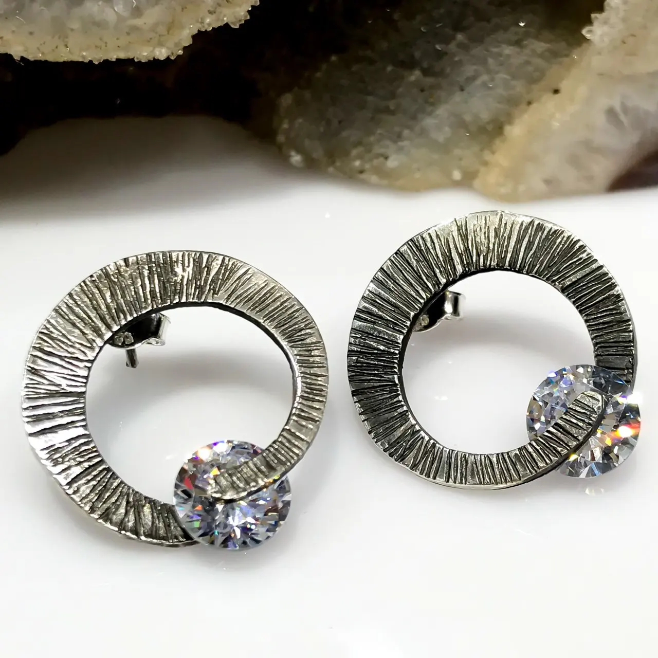 

AUTHENTIC SPIRAL ROUND SILVER EARRINGS