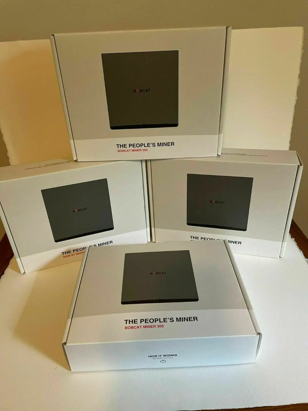 

TO NEW Bobcat Miner 300 Helium Hotspot for HNT (US915) - IN HAND READY TO SHIP