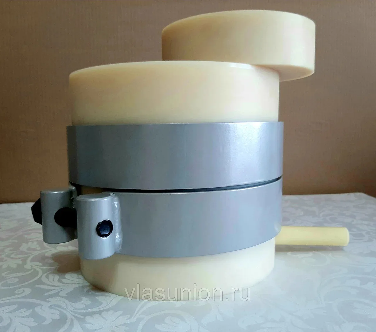 Маслопресс - бочонок из капролона. Бочка капролоновая. Капролоновый бочонок. Бочонок для маслопресса из капролона. Маслопресс - бочонок из капролона.