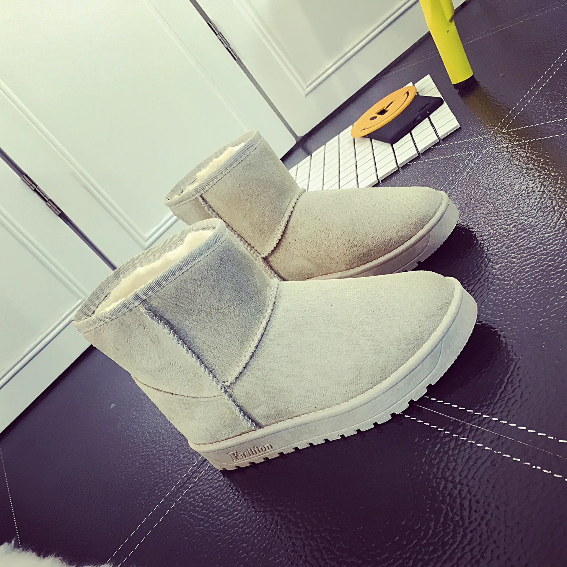 

2020 Women Snow Boots New Winter Wild Short TubeLeather Ankle Boots Flat Bottom Bread Shoes Students Plus Velvet Cotton Shoes