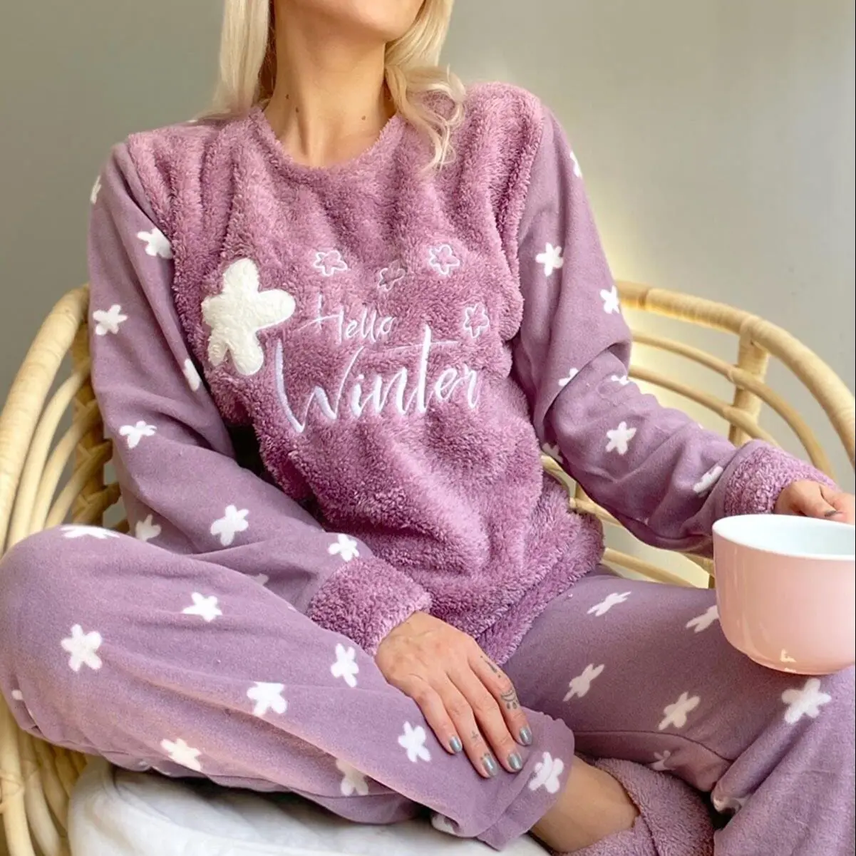 

2Pcs Women Plush Fleece Pajama Set Hello Winter Embroidered Long Sleeve Thick Warm Flannel Sleepwear Lady Home Suit Girl Fashion