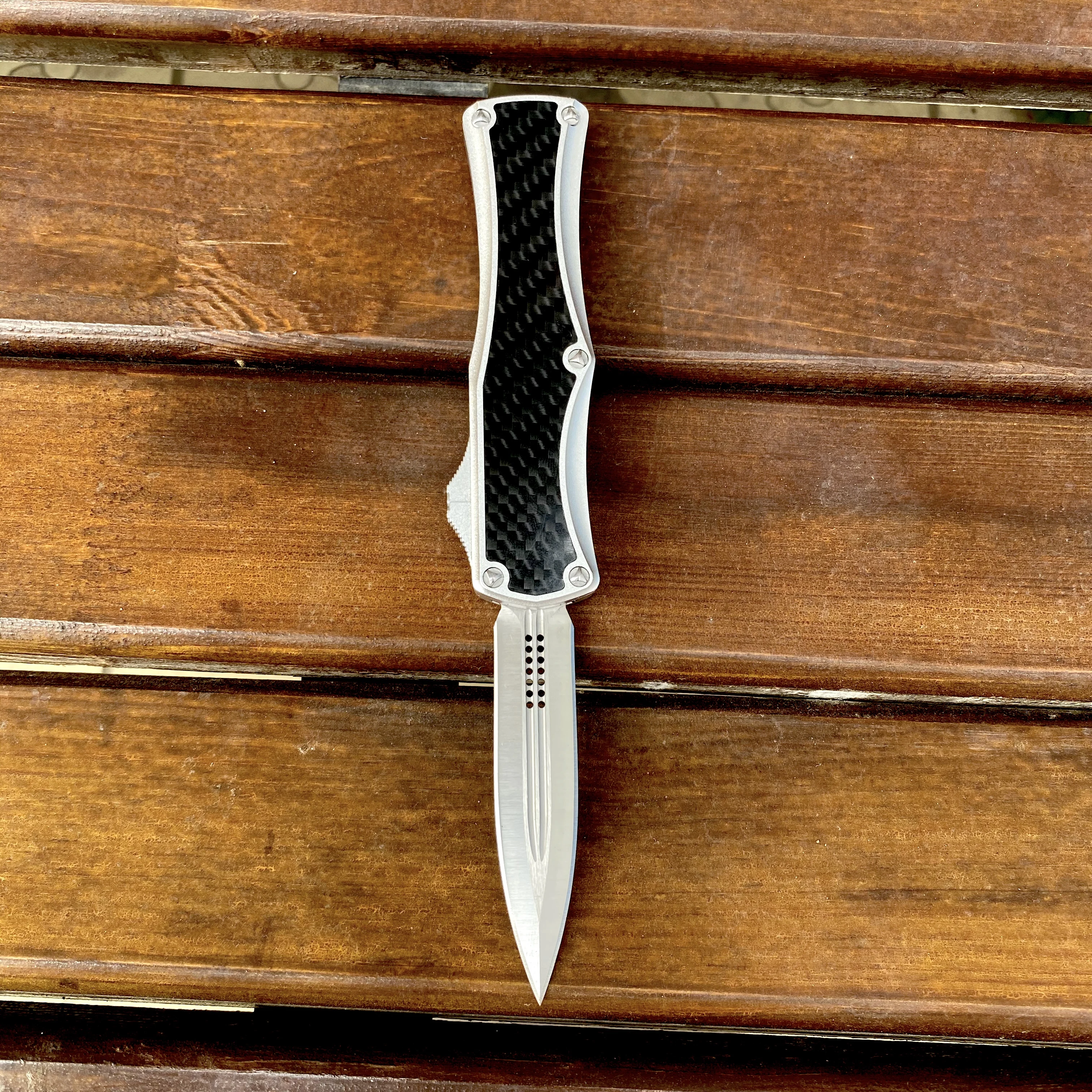 Нож фронтальный автоматический Microtech карбон | Ножи