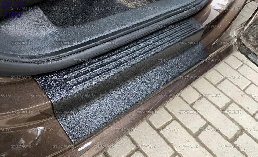 Защитные накладки дверных порогов с полосками для Volkswagen Polo Sedan 2009 2019 в проем