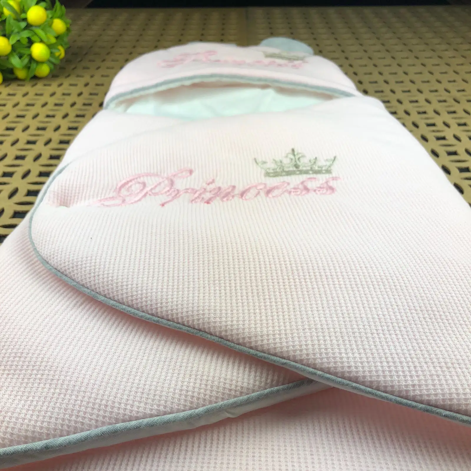 

Baby Swaddle Newborn Sleeping Bag Soft Filled Antiperspirant Inner Surface Prince Writing Embroidery Snap Button %100 Cotton