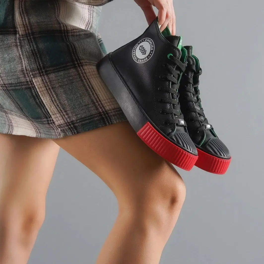 

Gwenliza Canvax Black and Red Man and Women Unisex Sport Boots Sneakers