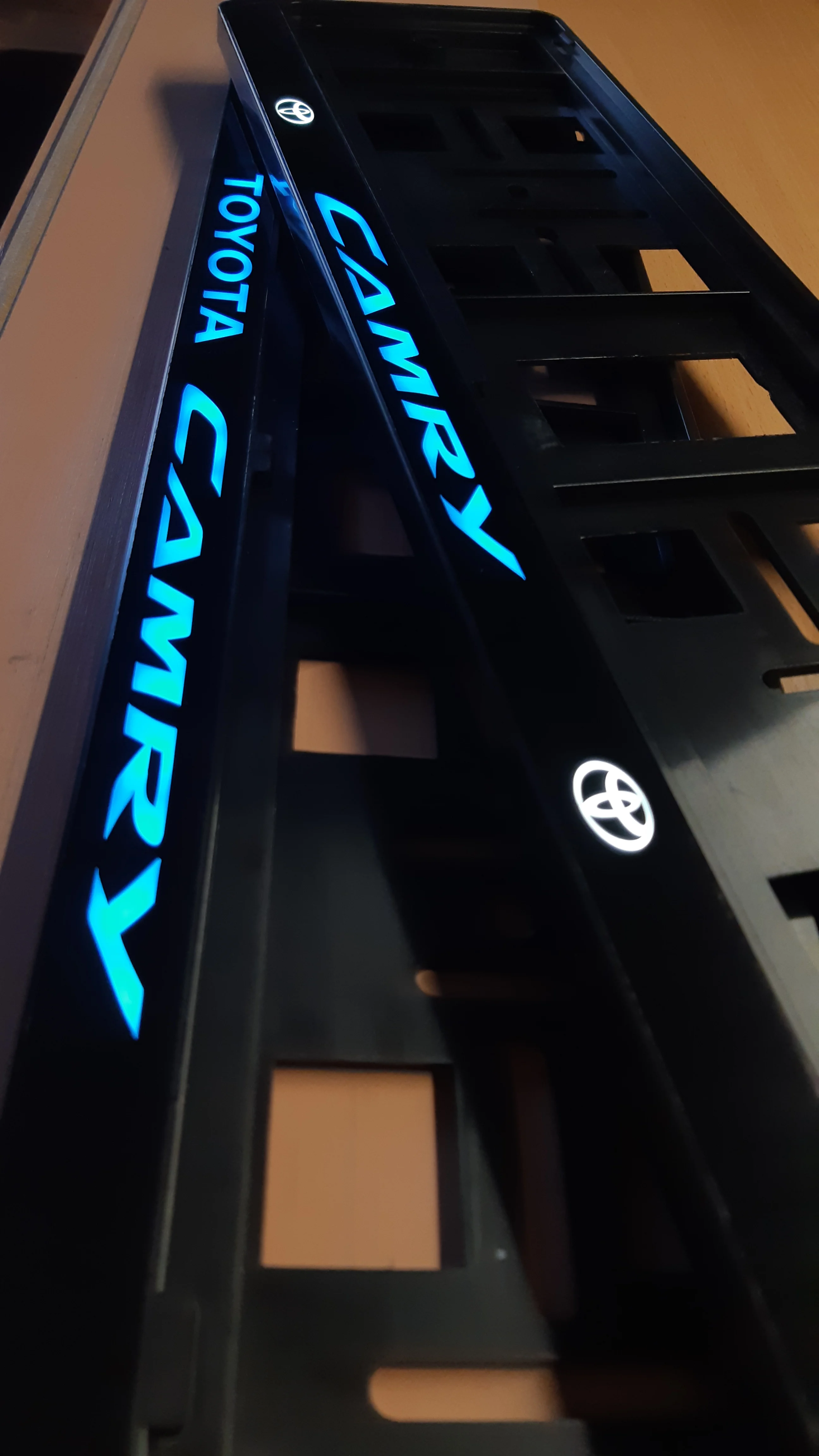 Рамка номера автомобиля с LED подсветкой надписи Тойота Камри 1шт. Car number frame with