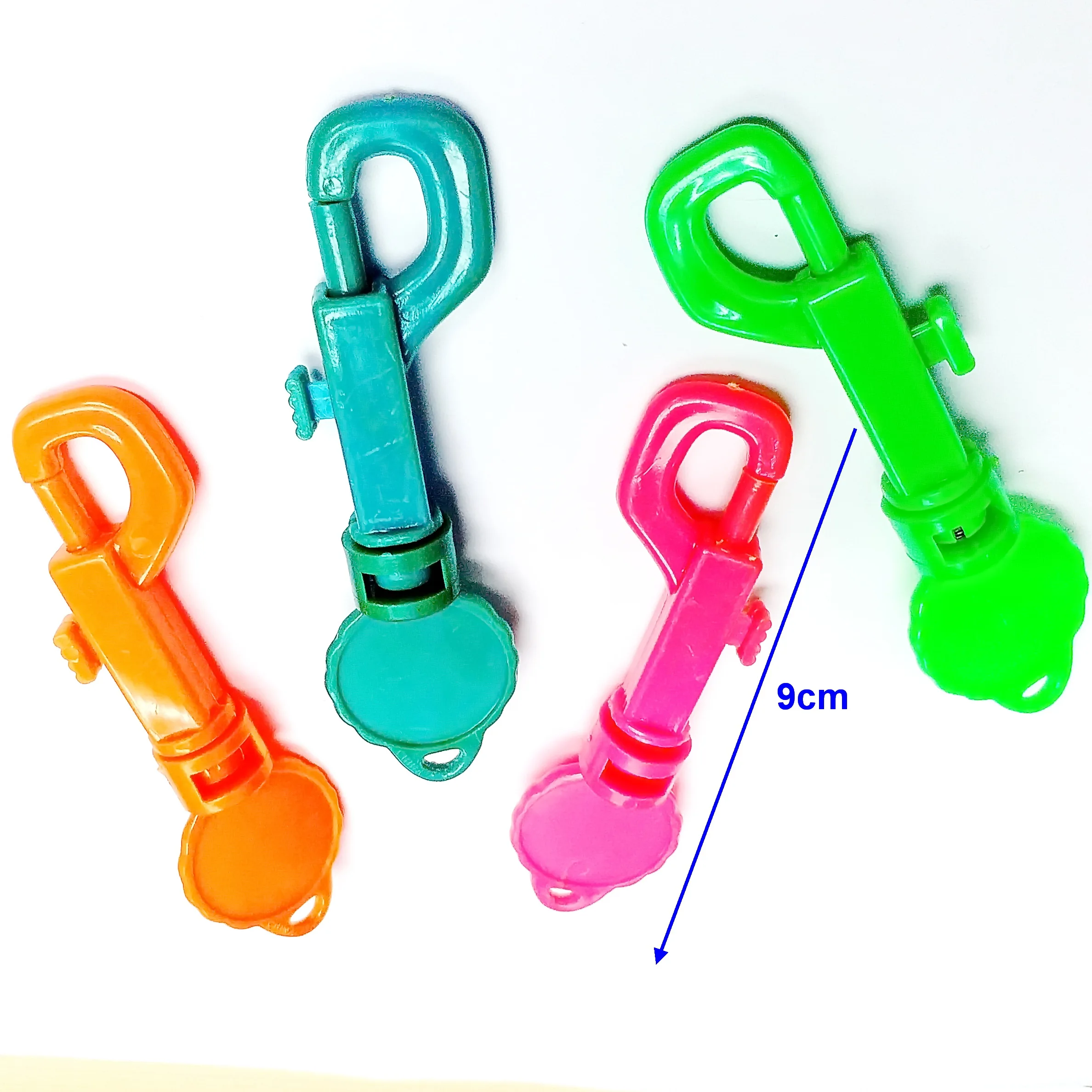 

2 шт Пластиковые Красочные Поворотный Зажим оснастки крюк триггер брелок сумка-пиньята наполнитель подарок на день рождения пользу Новинка...