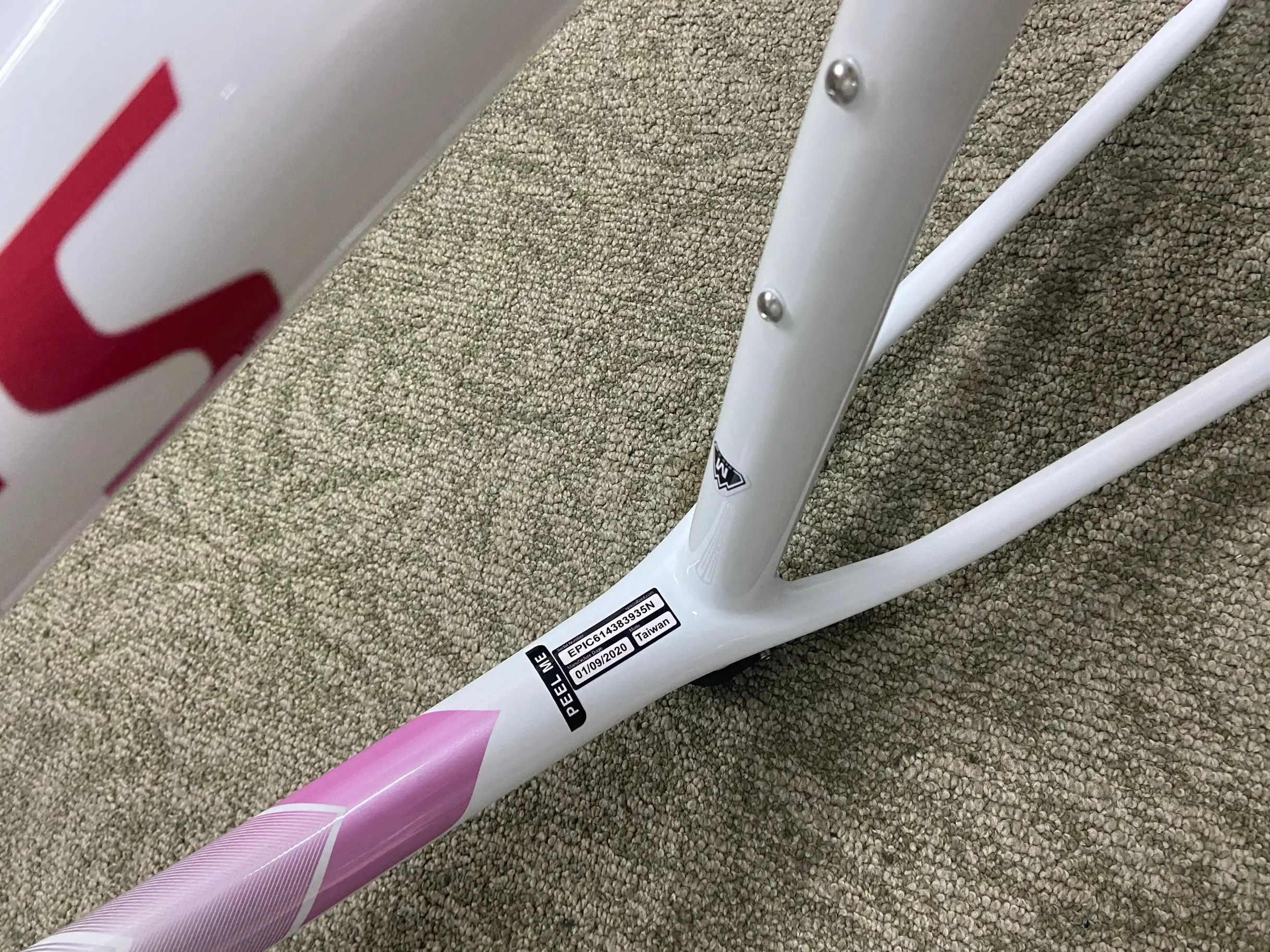 

Supper quality full carbon bike frameset MTB racing carbon frame lady style color white color with red logos epic hardtai frame