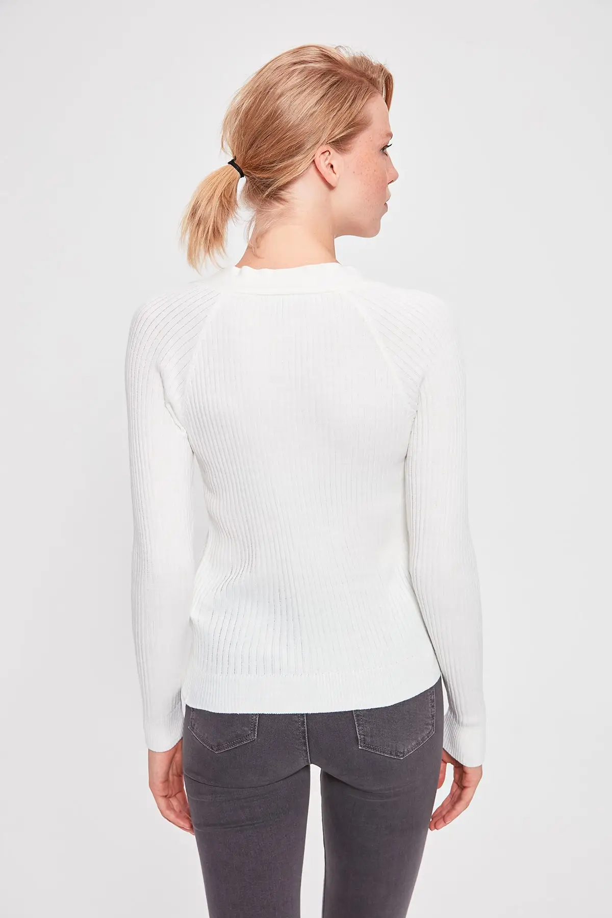Trendyol WOMEN-Raw White Button Sweater Cardigan TWOAW20DU0009 |