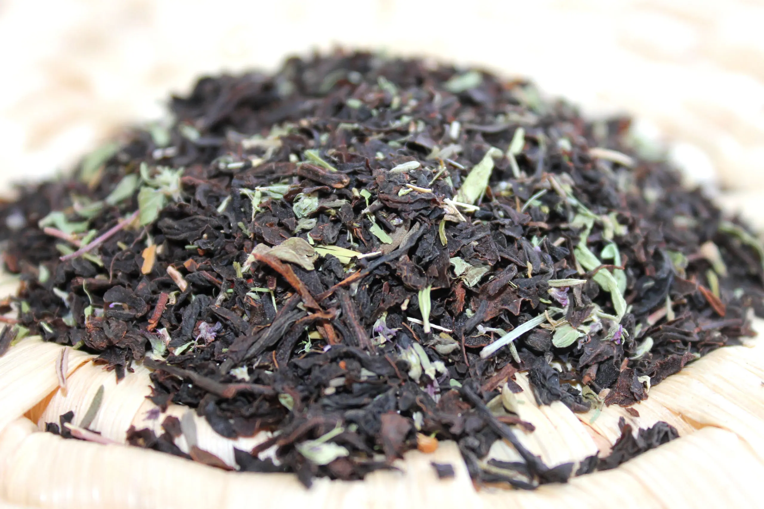 чай черный с чабрецом. индийские травы стихотворений под названием. национальный парк долины цветов, уттаракханд. харитаки порошок шри ганга 100 гр. чай индия муннар.