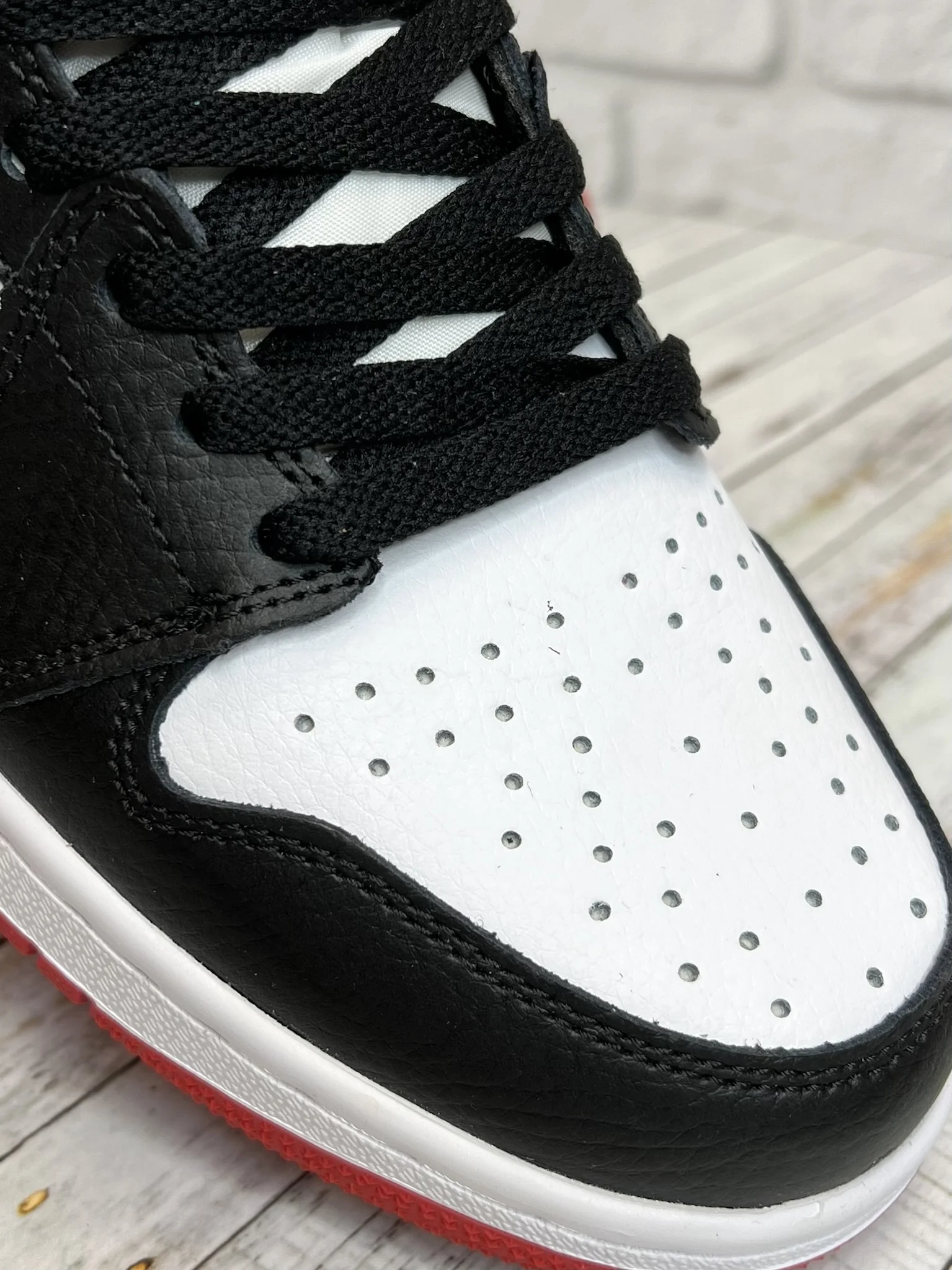 Кроссовки Nike Air Jordan (Джордан) мужские красные с чёрным и белым |