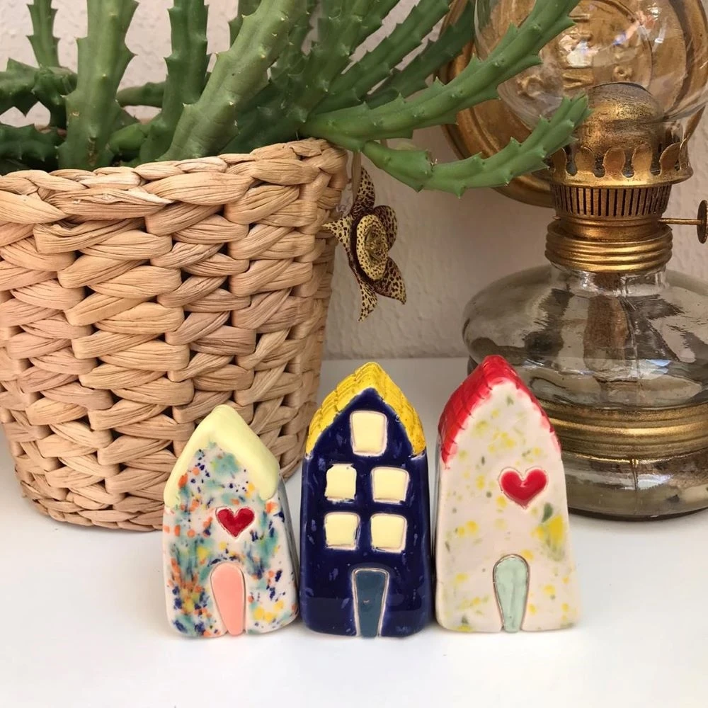

The triple set mini ceramic houses are handmade.It goes well with your bookshelf and flower pots and gives beautiful energy with