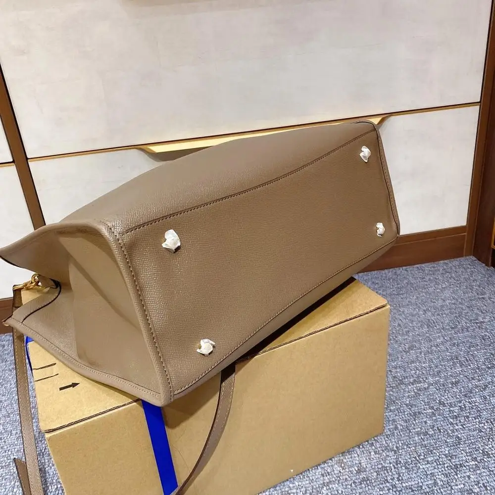 

Ladies High-End Pure Cowhide Fashion Simple Large Portable Storage Shopping Bag