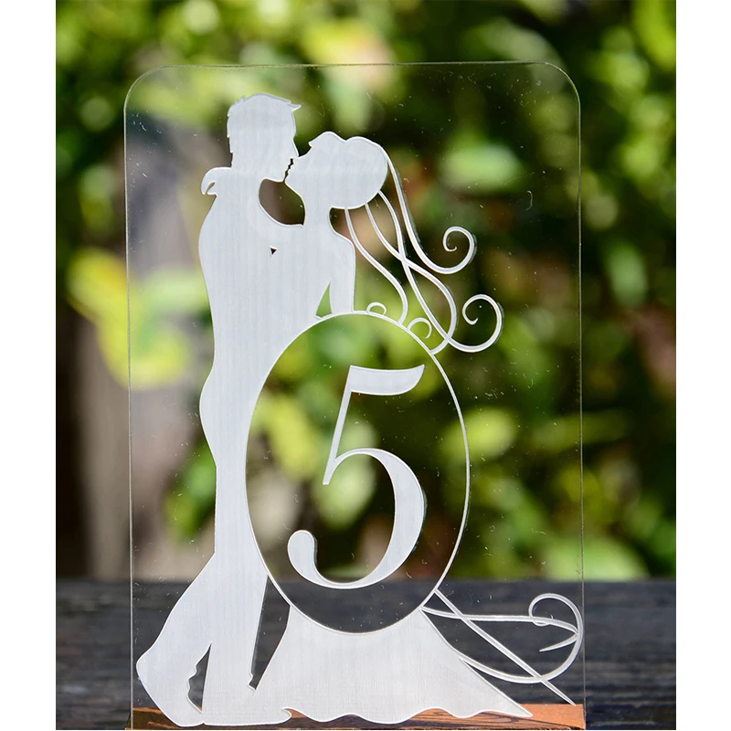 Акриловый стол с деревянным держателем красивые силуэты свадебные настольные