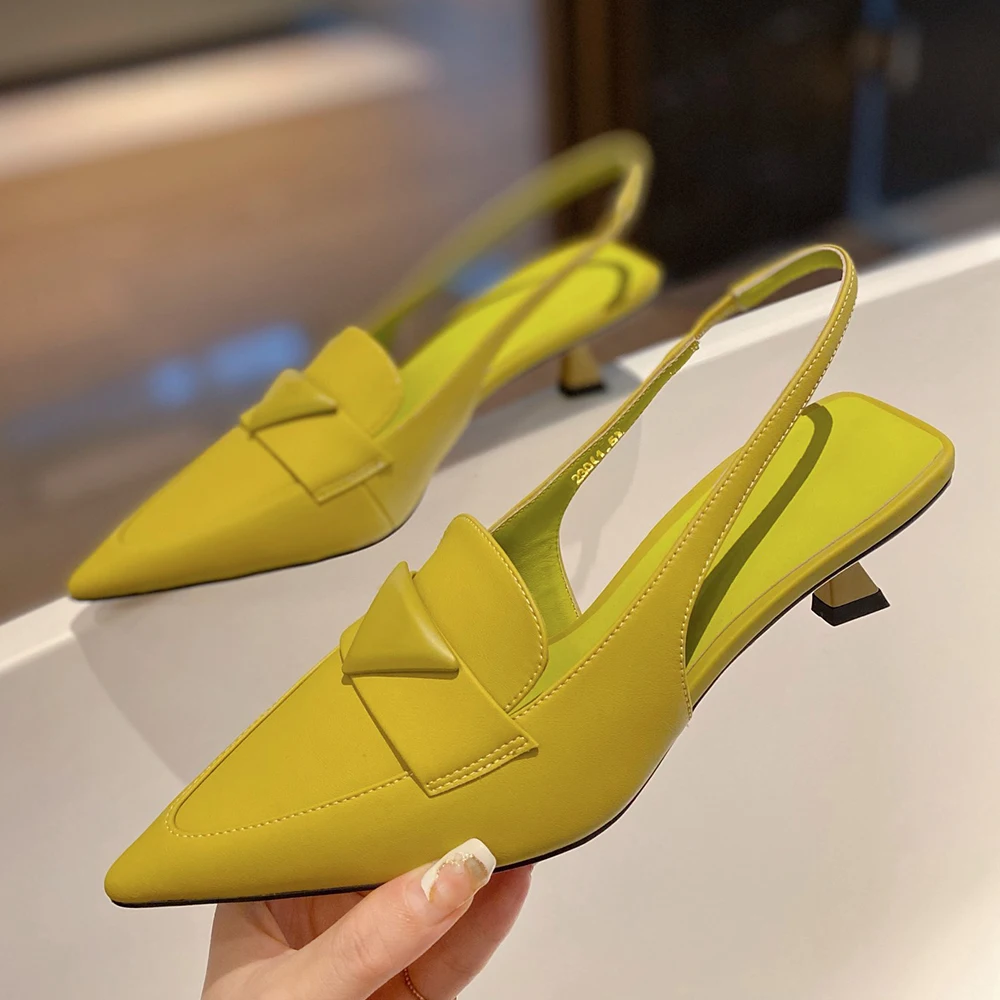 Женские сандалии с острым носком на низком каблуке размеры 39 по заводской цене 2022