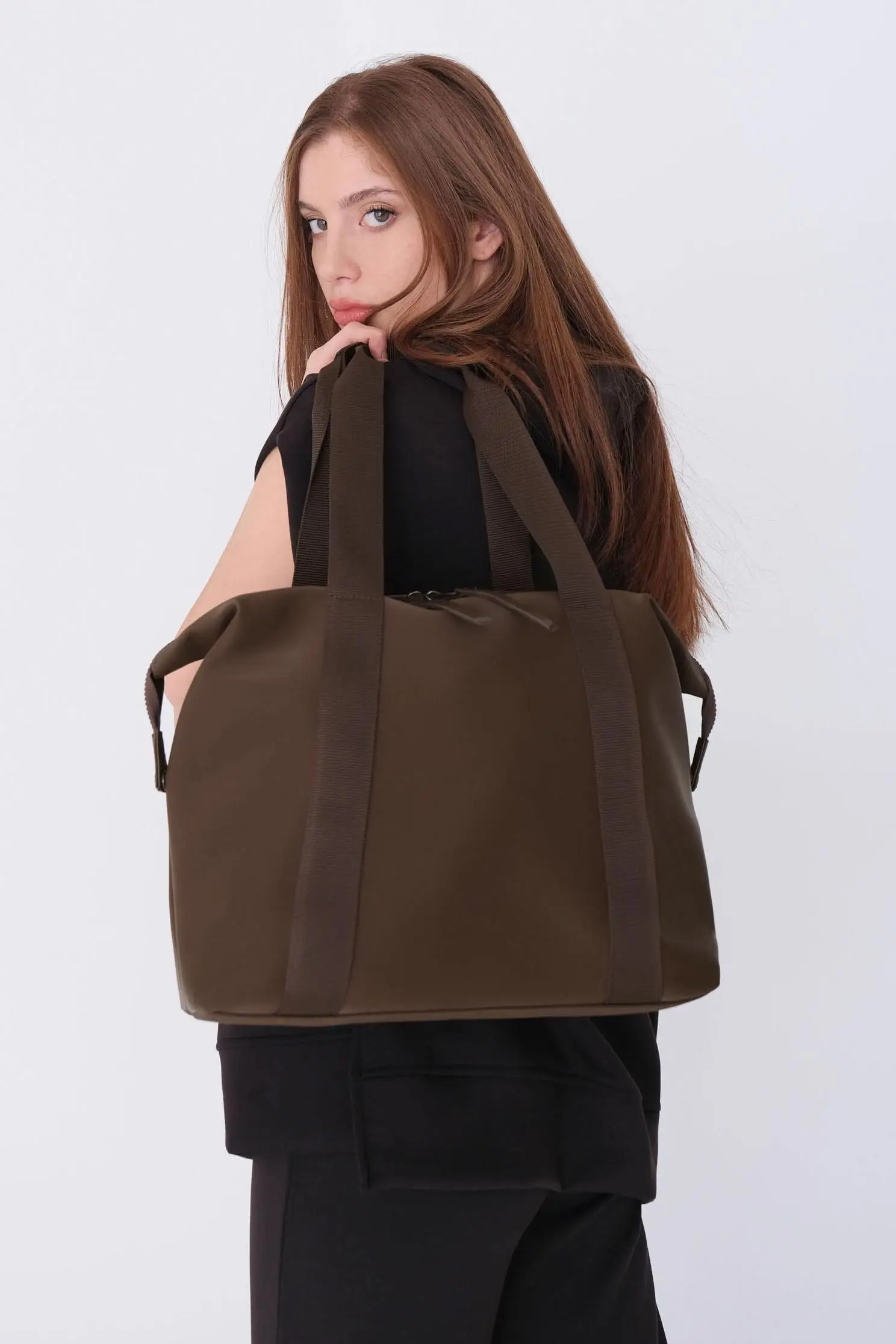 

Brown Tote Bag with Zipper Lined Fashion Large-Capacity Waterproof Coating Elegant Handbag