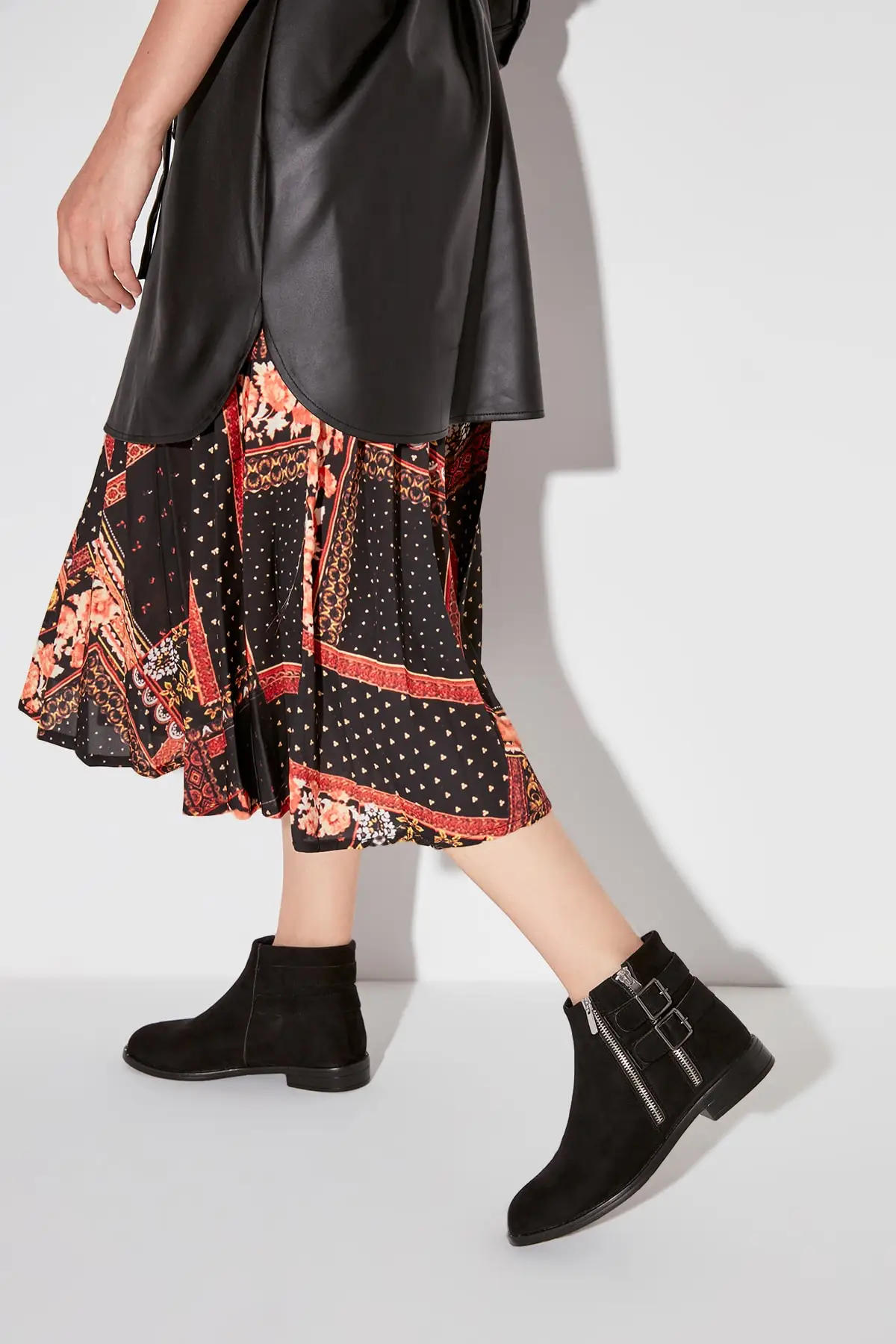 Черные замшевые женские ботинки с пряжкой TAKAW20BO0003| |