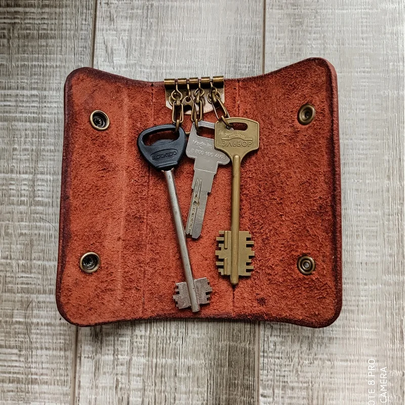 Ключница для разного типа больших ключей (до 12 см) из натуральной кожи ручной