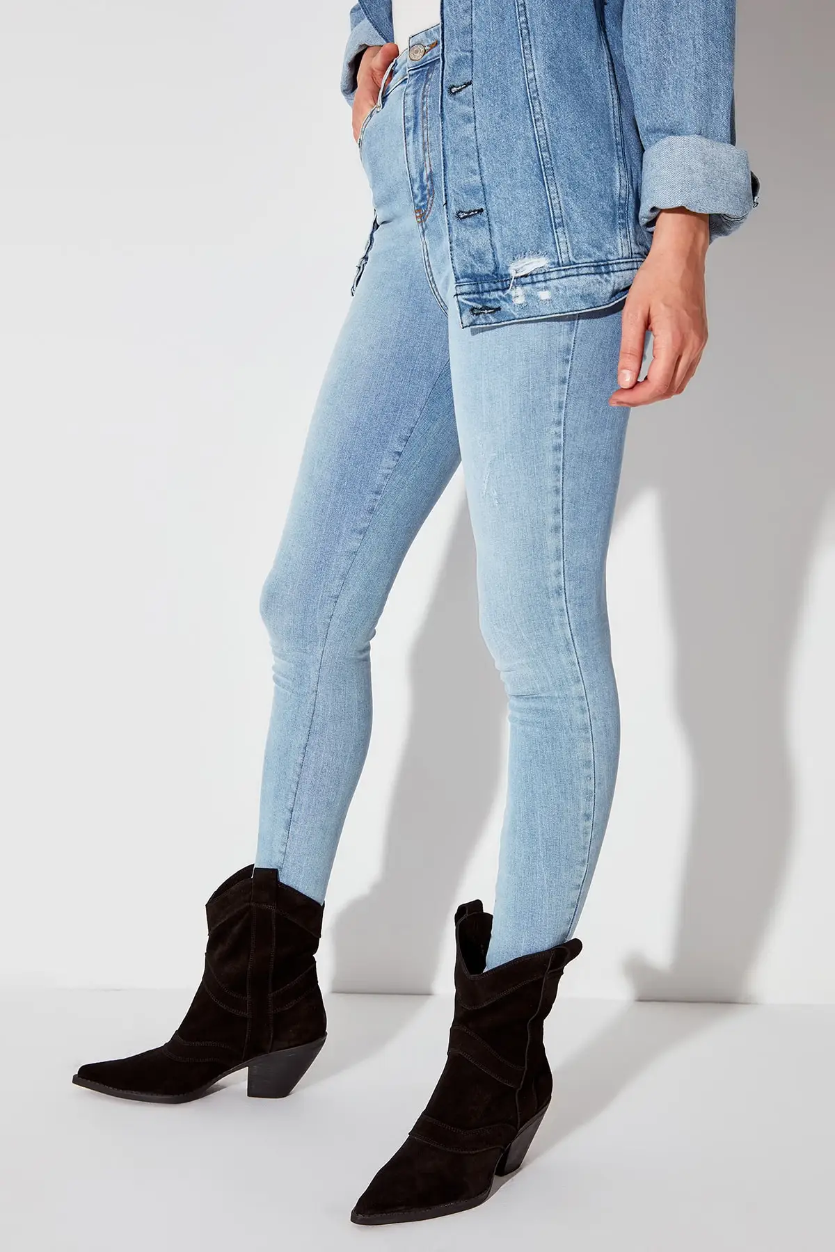 Женские замшевые ботинки из натуральной кожи Trendyol TAKAW20BO0139| |