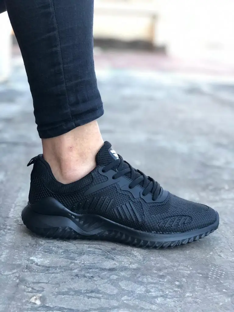

Unisex Black Exclusive Sneaker