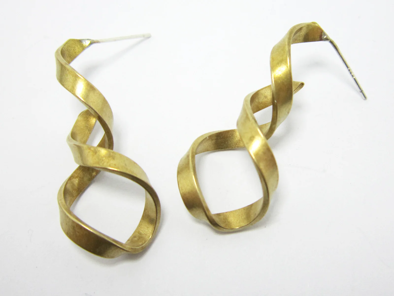 

2pcs Brass ear post Stud earrings 33x15mm Sprial drop Brass earrings findings 925 silver needle R1090