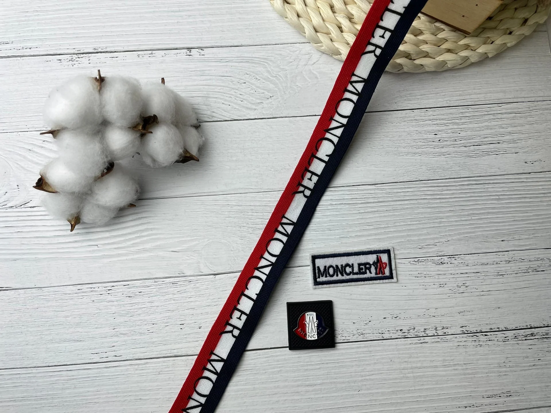 Элементы декор для шитья одежды Moncler (лампас 4 см 2метра нашивки на одежду резина и
