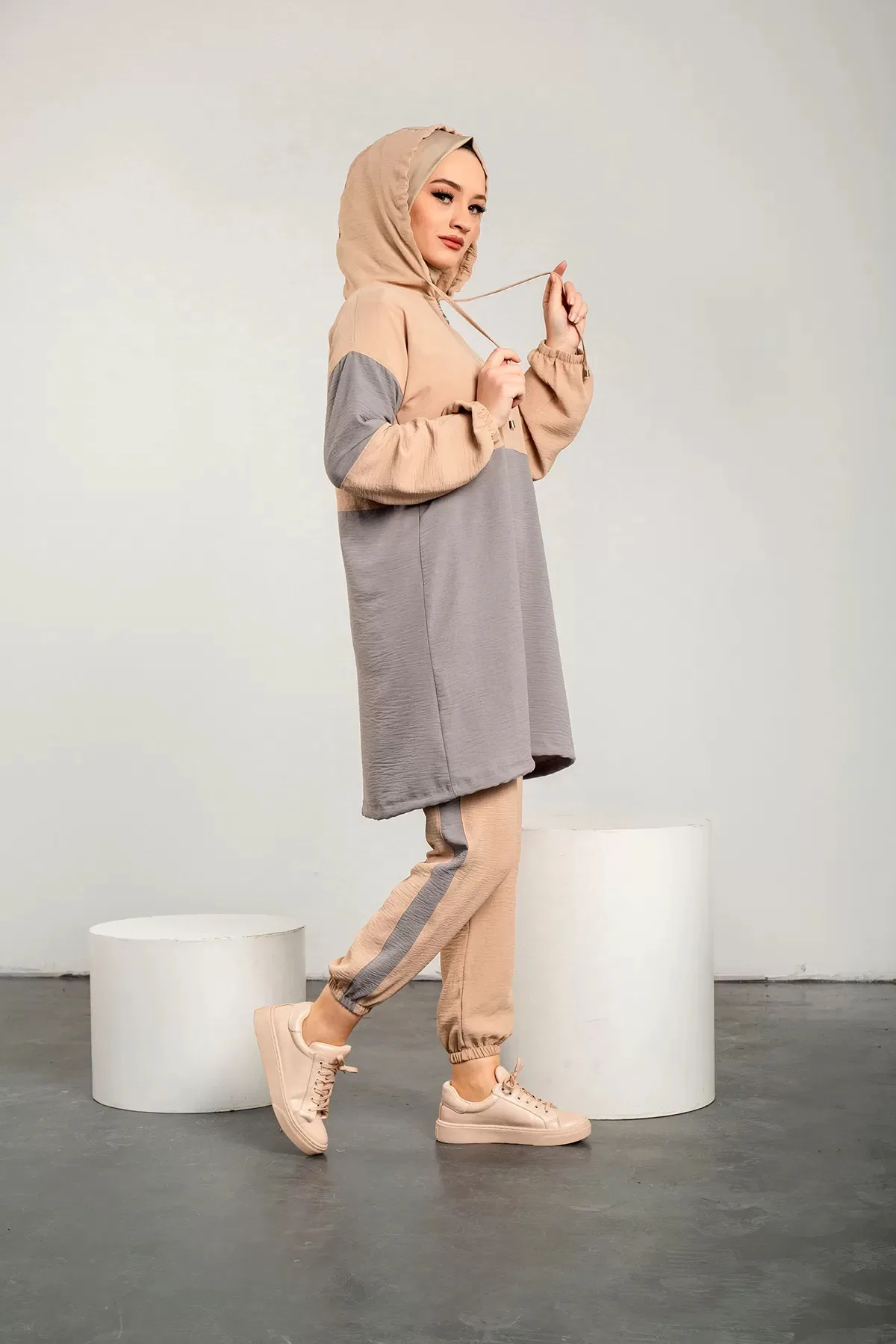 

Garnished Track Suit Muslim Wear Woman Fashion Islamic Dress