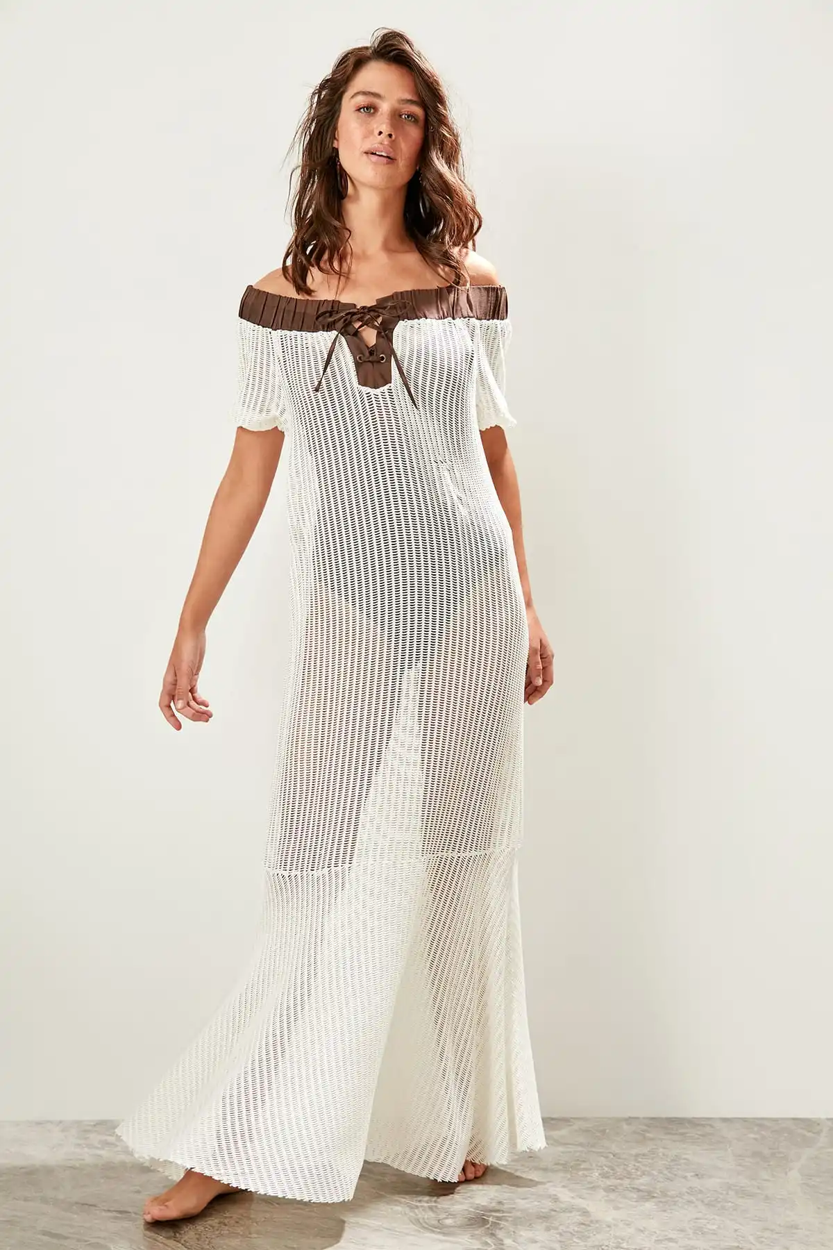 Сетчатое пляжное платье с воротником-стойкой | Женская одежда