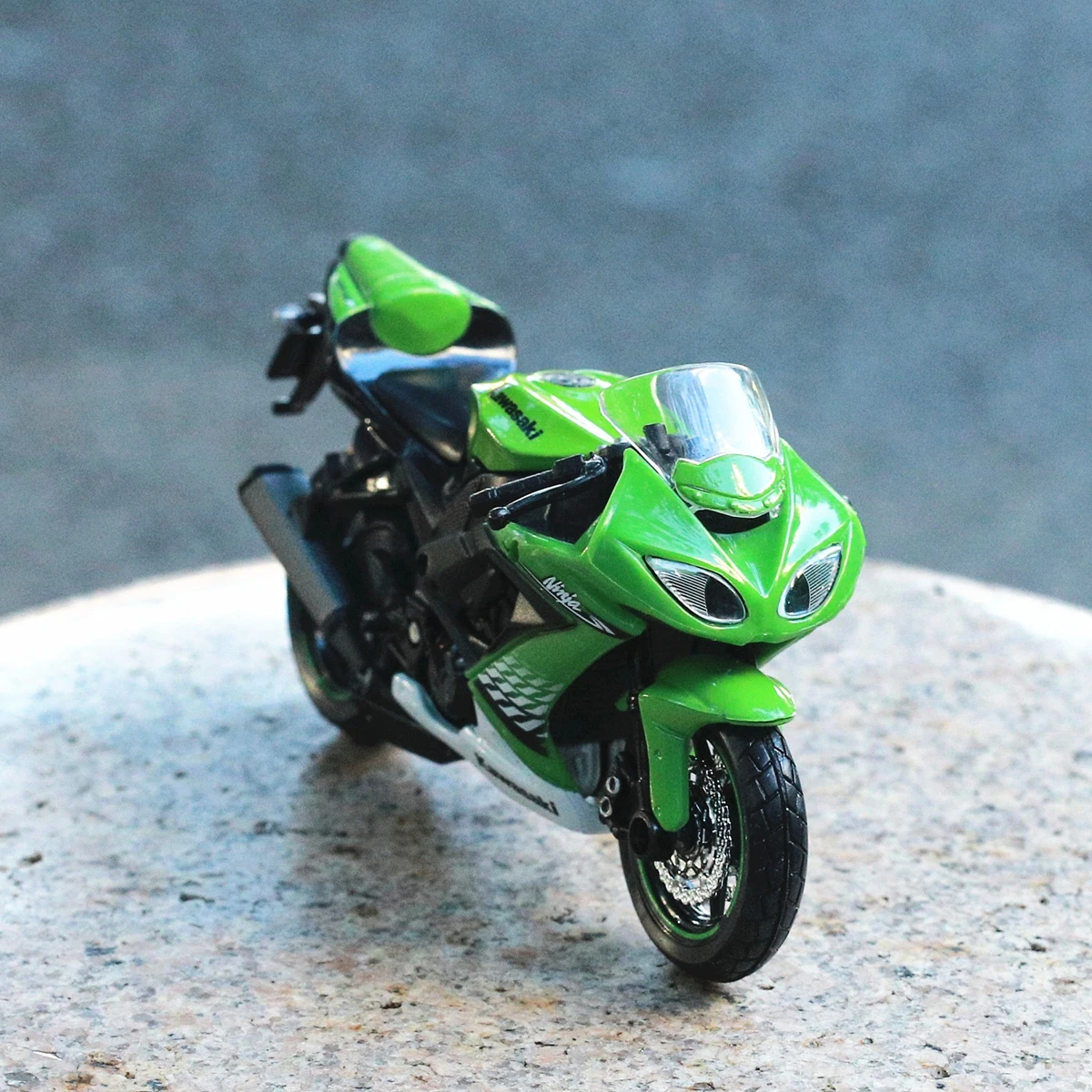 Модель мотоцикла Maisto 1:18 KAWASAKI Ninja модель литая из сплава для велосипеда и