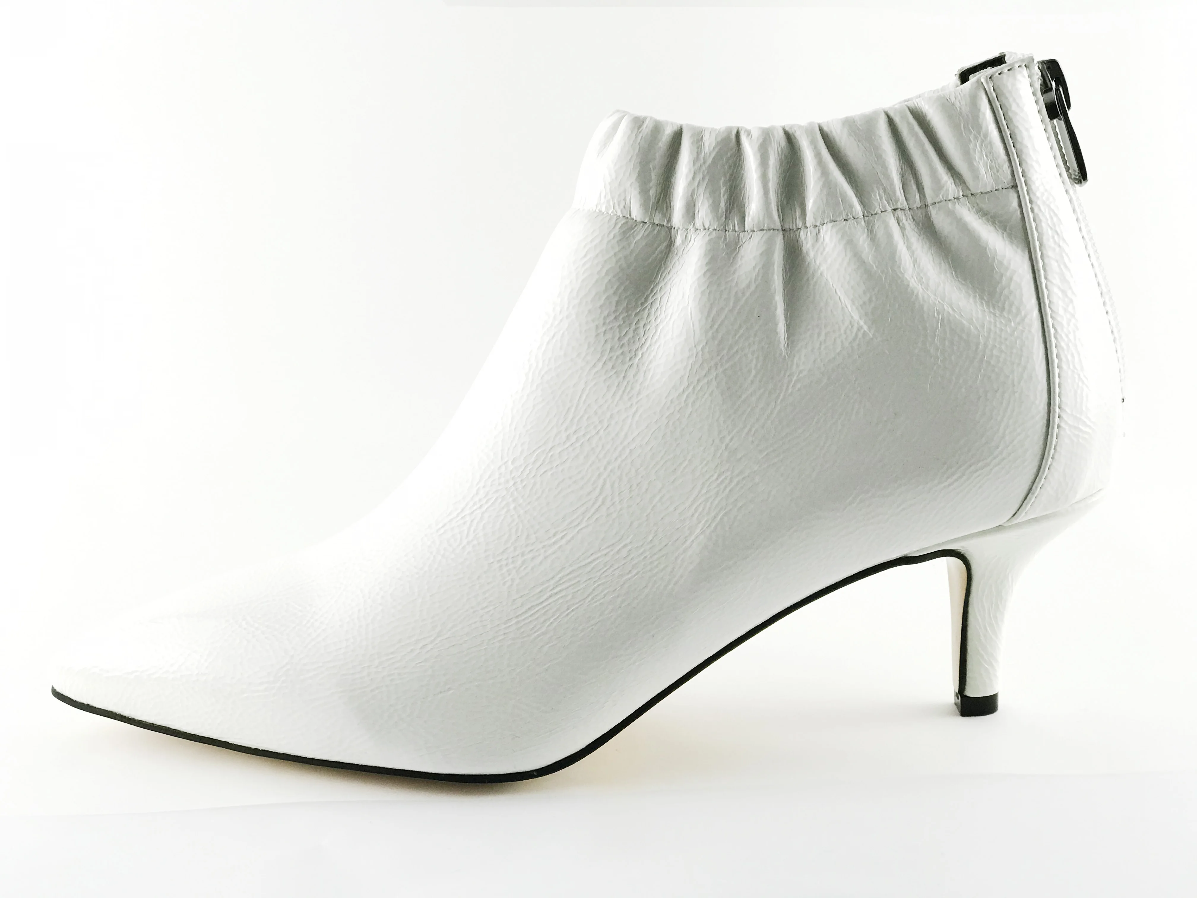 

Kadn Beyaz Cilt Lastikli Yarm Bot izme nce Topuklu Sivri Burun Arkadan Fermuarl