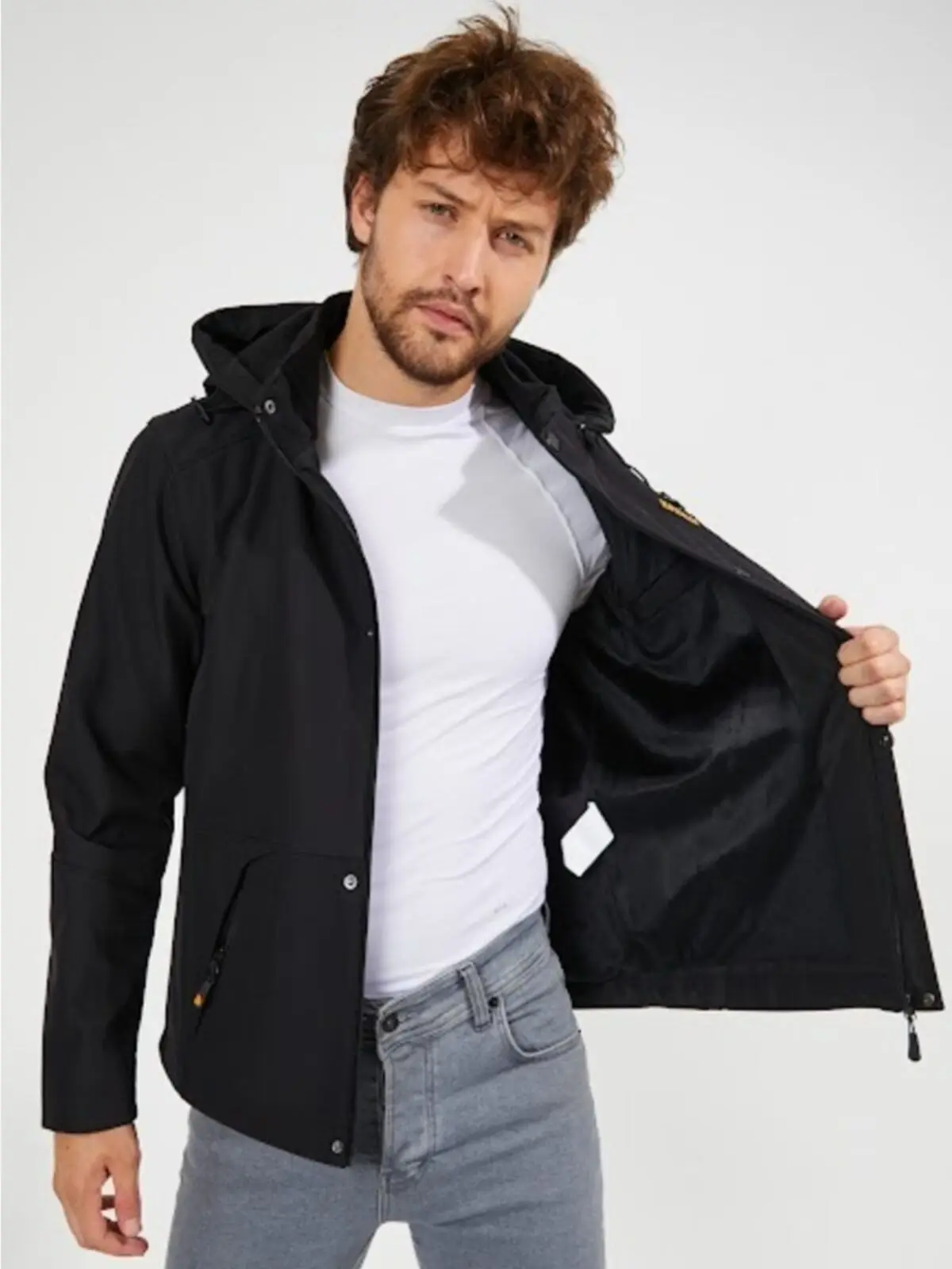 Мужская теплая зимняя куртка с капюшоном черная водонепроницаемая