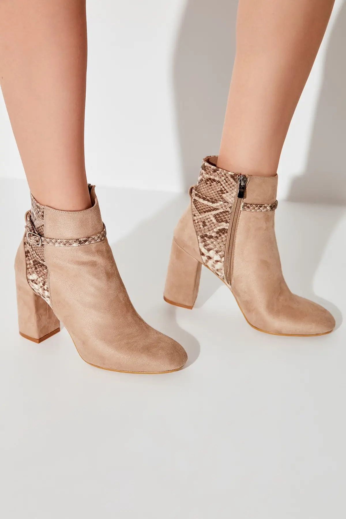 Женские замшевые ботинки Цвет бежевый TAKAW20BO0009| |