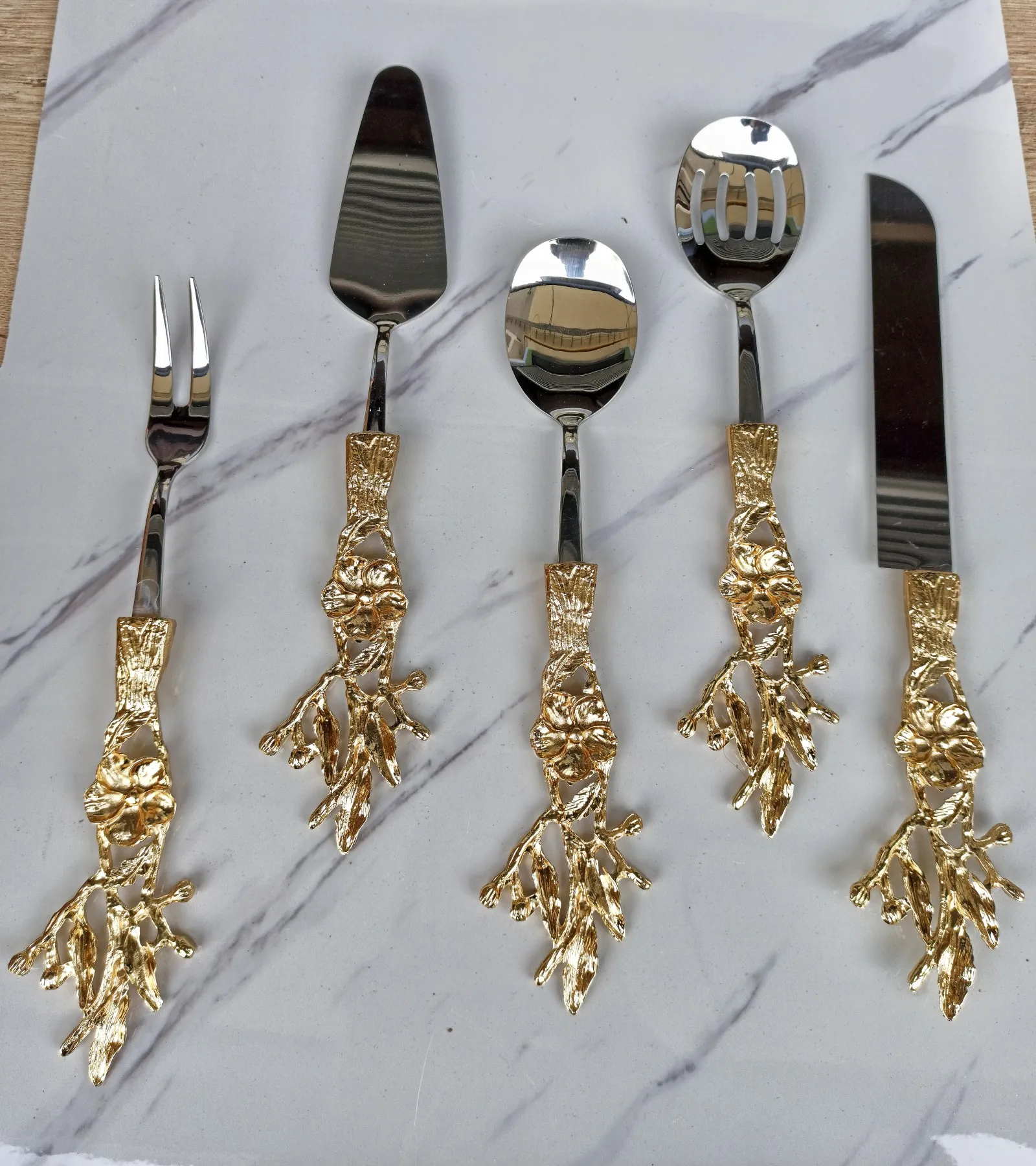 Filling Metal Material Japanese Rose Pattern Gold Silver Color High Quality Plated Craft Kitchenware Presentation Wedding Prep Special Invitations Fork Knife Cake Dinnerware Holder