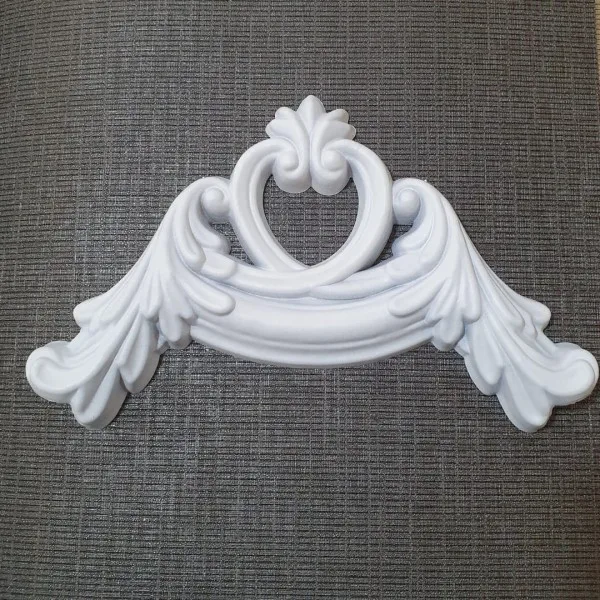 

DECORATIVE PAINTABLE CORNER MOTIFS WITH THE JOINT POINT