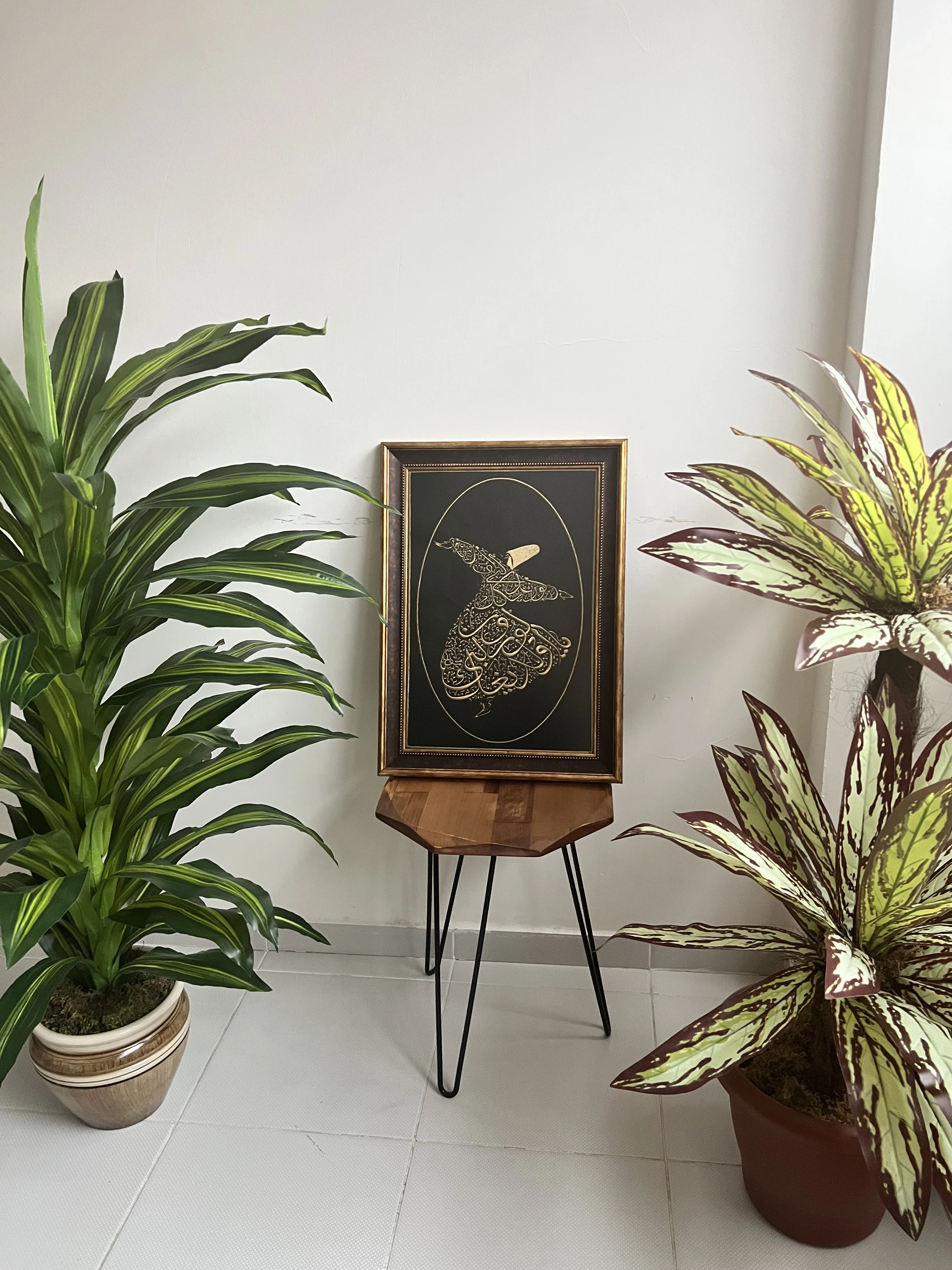 

G old shimmer glitter with frame table chart Goldwire table gold gold foil processing embroidery embroidery table framed glass
