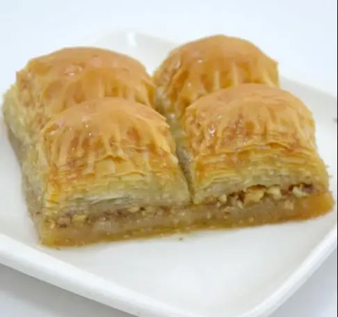 

LOTS OF INGREDIENTS WITH A WONDERFUL AROMA WITH A GREAT TASTE BAKLAVA WITH BUTTER WALNUT 1 KG FREE SHIPPING