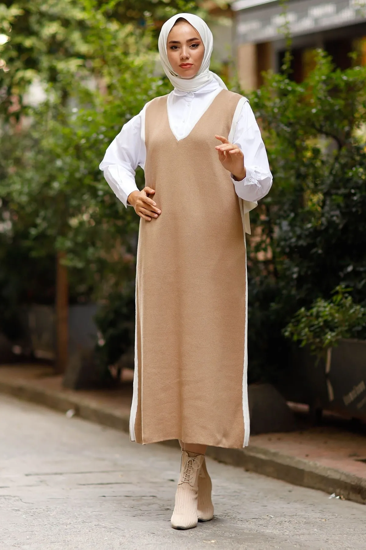 Женское длинное платье-свитер с V-образным вырезом