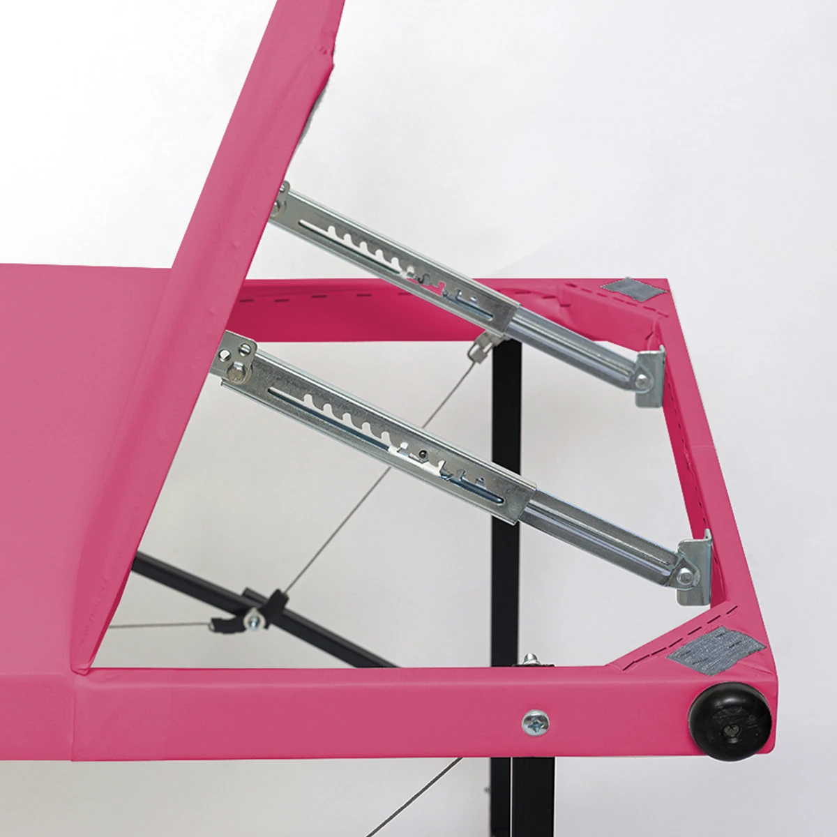 Кушетка с вырезом для лица, 3-секционная двойная поролоновая, цвет фуксия. Массажный стол для наращивания ресниц. Массажные столы и кровати. Мебель для салона.