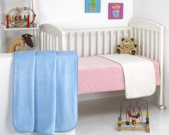 Очень мягкое детское одеяло розового цвета изготовлено в Испании с подарочной