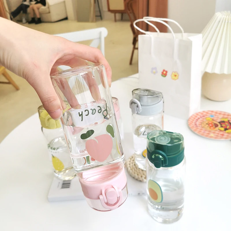 Бутылка с трубочкой авокадо. Стеклянная бутылка |