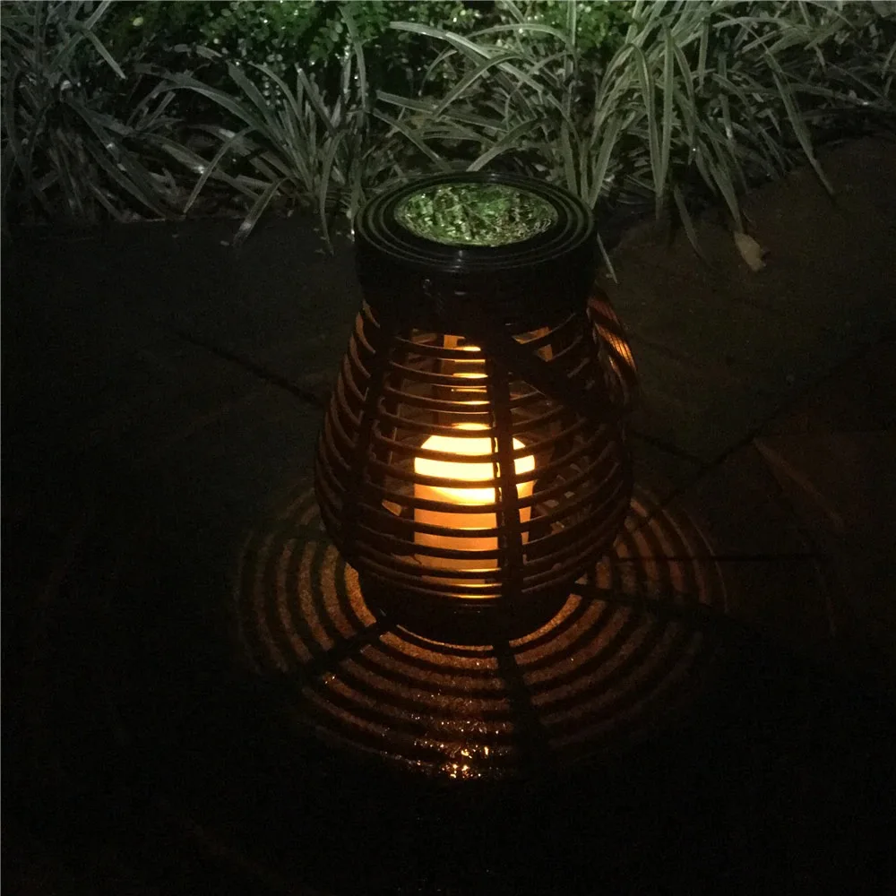Grande lanterna pendurada ao ar livre, luzes