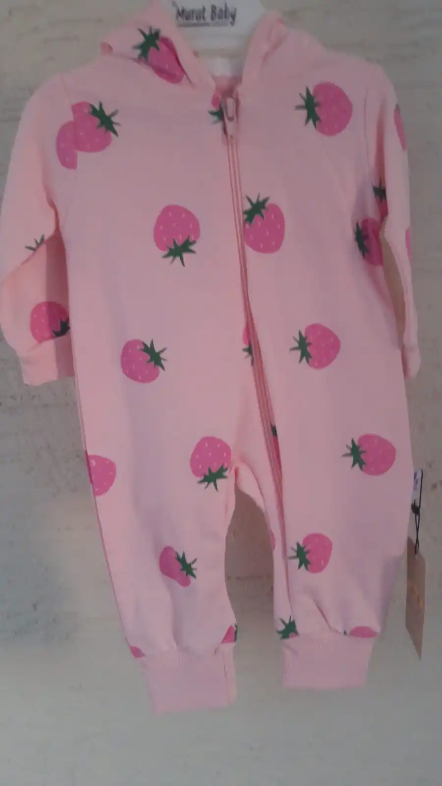 

STRAWBERRY PRINTED HOODED BABY JUMPSUIT, BABY CLOTHING, BABY STYLE, BABY TROUSERS, BABY PAJAMAS, BABY BABY EXIT.