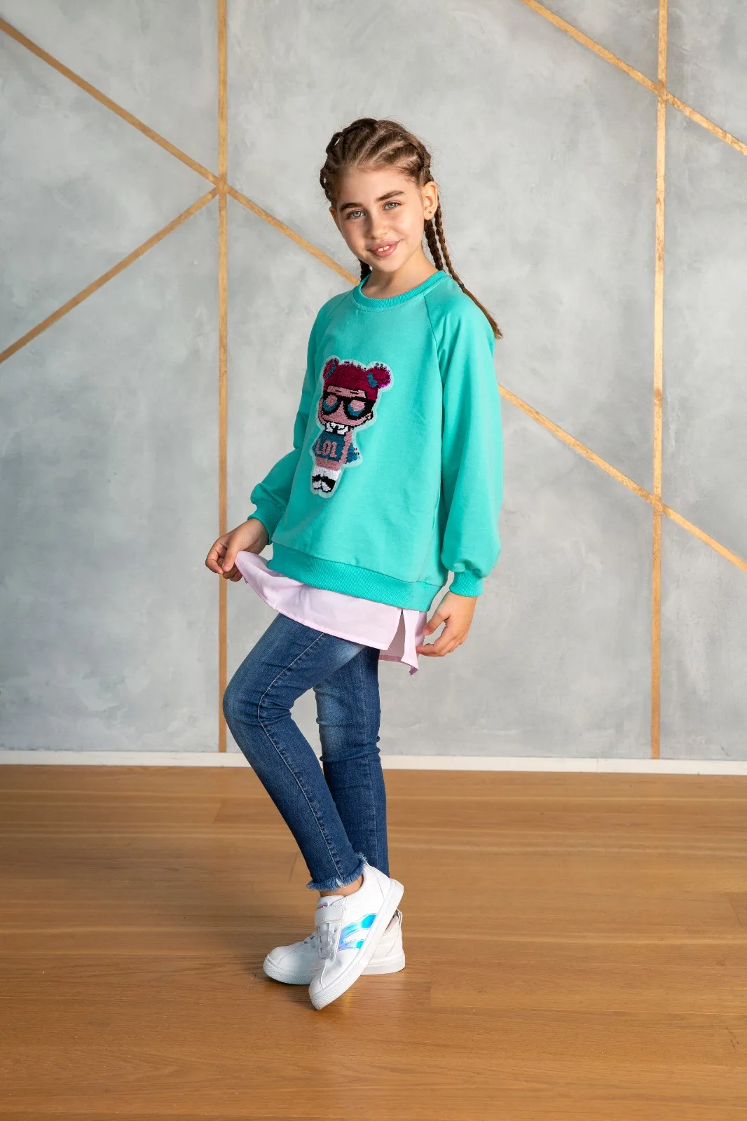 

GIRL'S LYCRA JEANS AND SEQUIN PRINTED SWEAT IN SIZES 3-12 YEARS AND IN PINK GREEN LILA COLORS